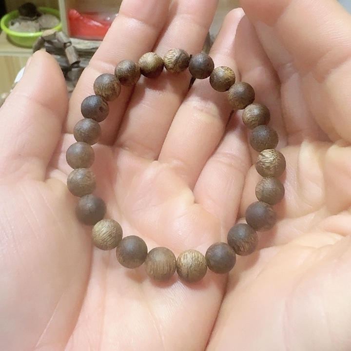 沉香手串0.8圆珠单圈随机发一