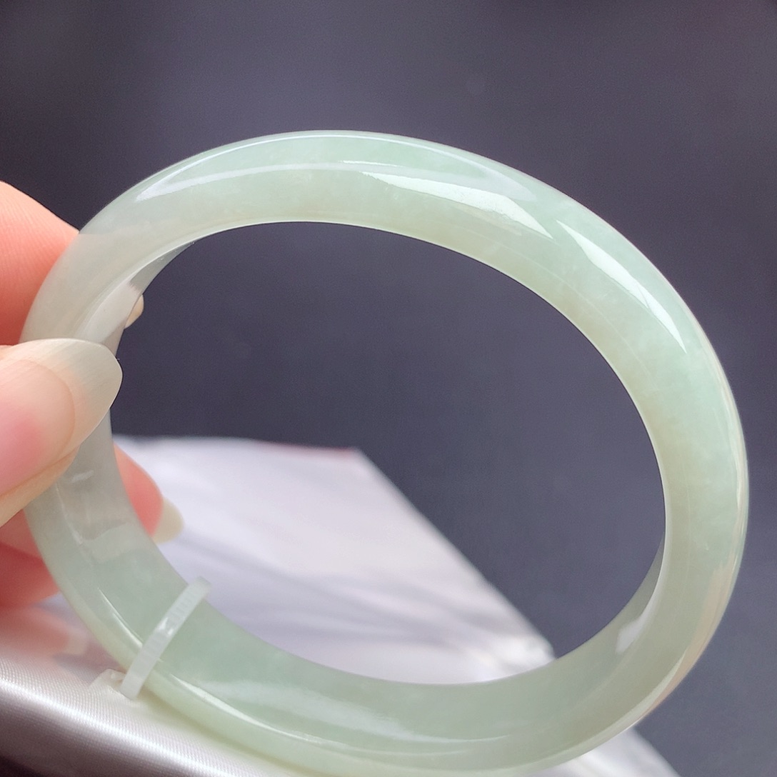 翡翠未镶嵌手镯（贵妃镯）56圈口