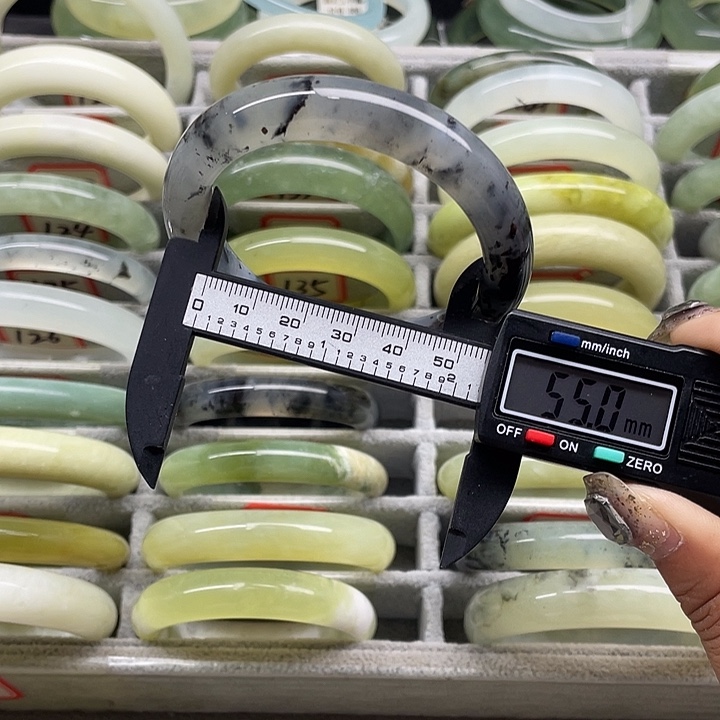 蛇纹石玉未镶嵌手镯147