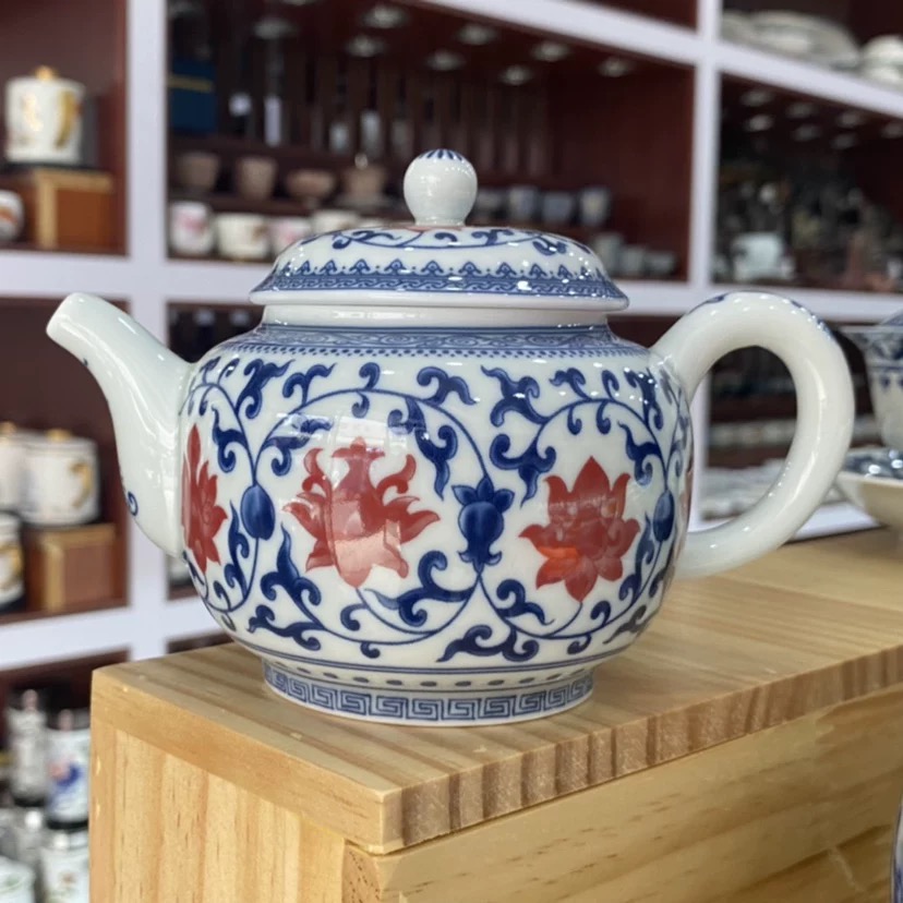 青花釉里红缠枝莲元宝茶壶