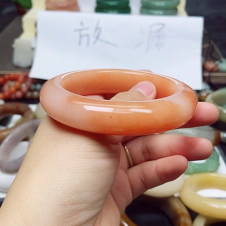 石英质玉手镯未镶嵌