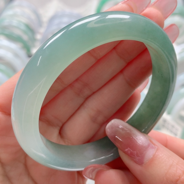 翡翠手镯未镶嵌毕业款完美冰湖水绿起胶纯净渐变海蓝之谜