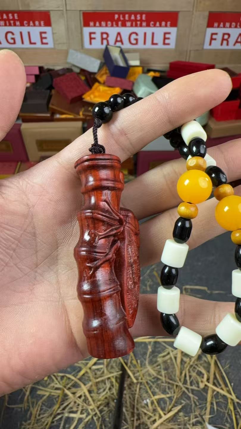 s70-紫檀把件无礼盒