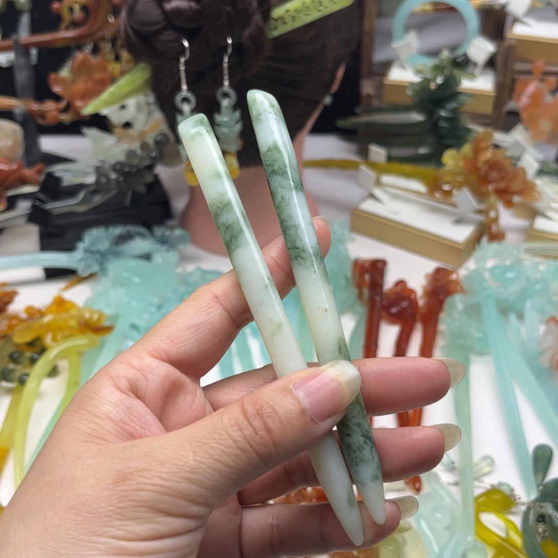 蛇纹石玉耳环合金
