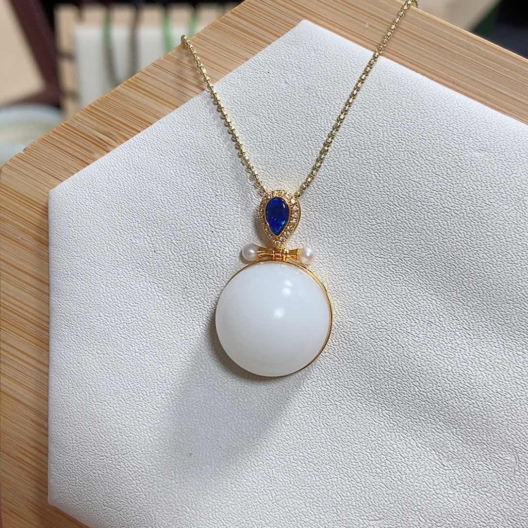 和田玉18K金镶嵌吊坠(赠链)