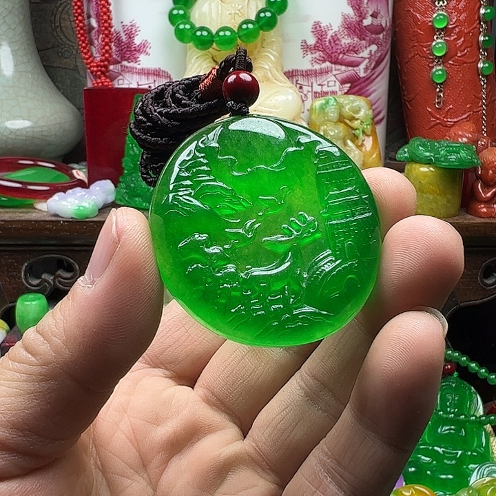 翡翠未镶嵌颈饰新年新气象