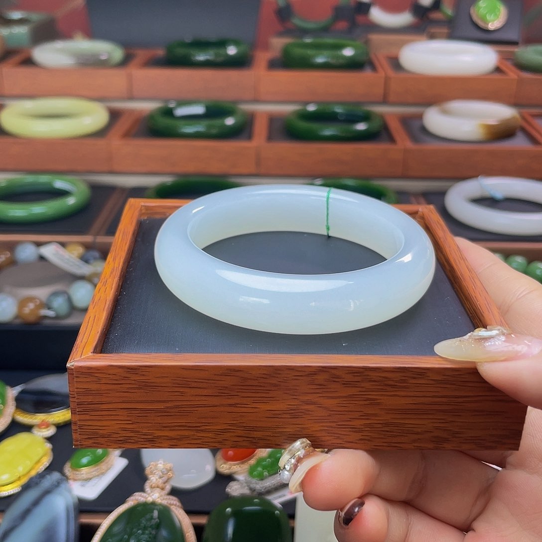 和田玉和田玉冰白手镯57未镶嵌