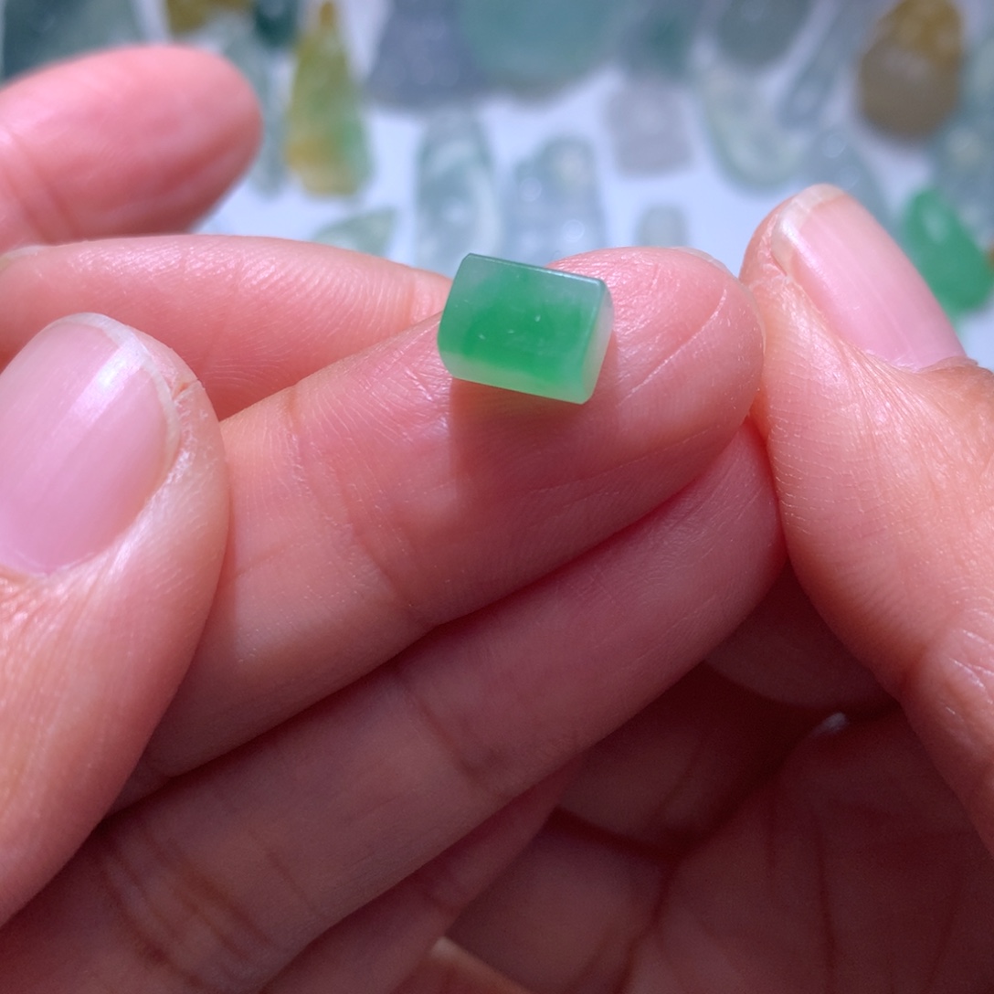 定制翡翠未镶嵌绿色方块