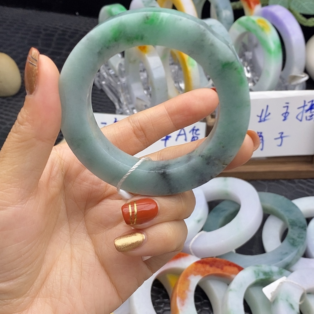 定制翡翠未镶嵌翡翠手镯