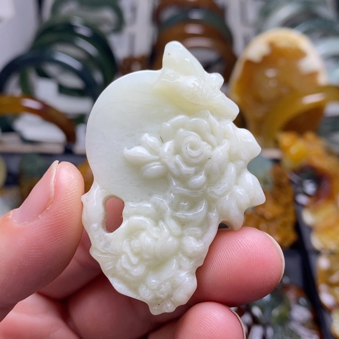 蛇纹石玉挂件未镶嵌