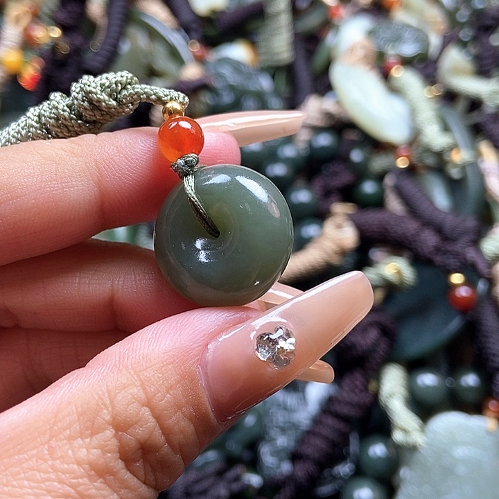 和田玉颈饰未镶嵌