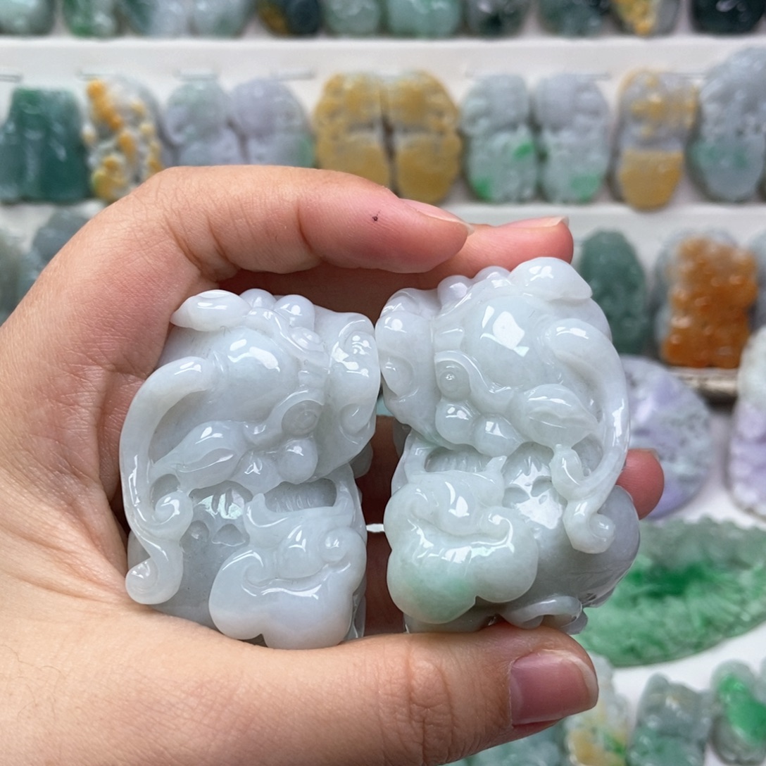 翡翠未镶嵌吊坠(赠链)