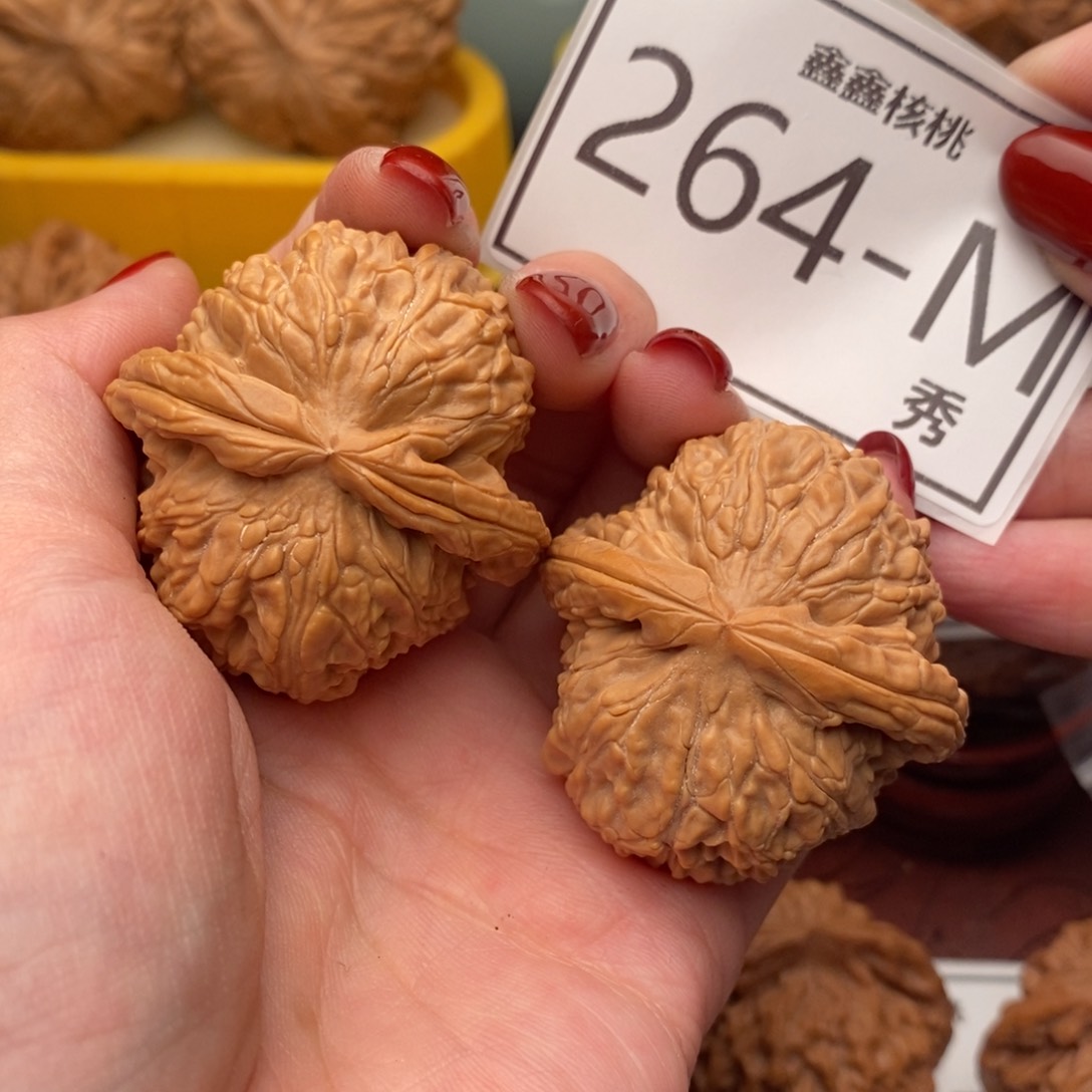 文玩核桃把件白狮40