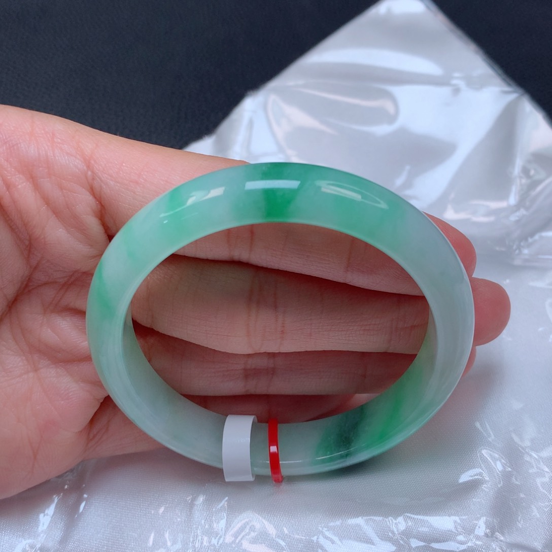 翡翠手镯未镶嵌天然