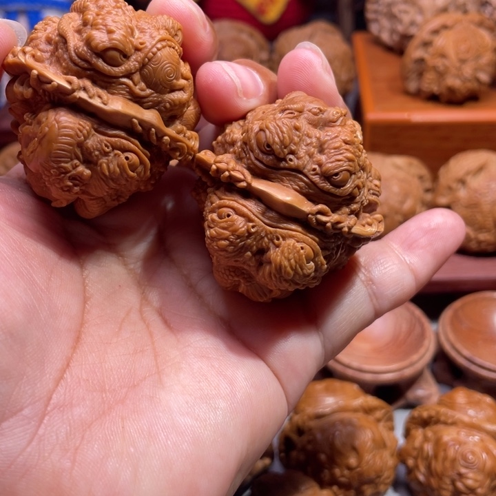 l****中蛤蟆头雕刻的金蟾