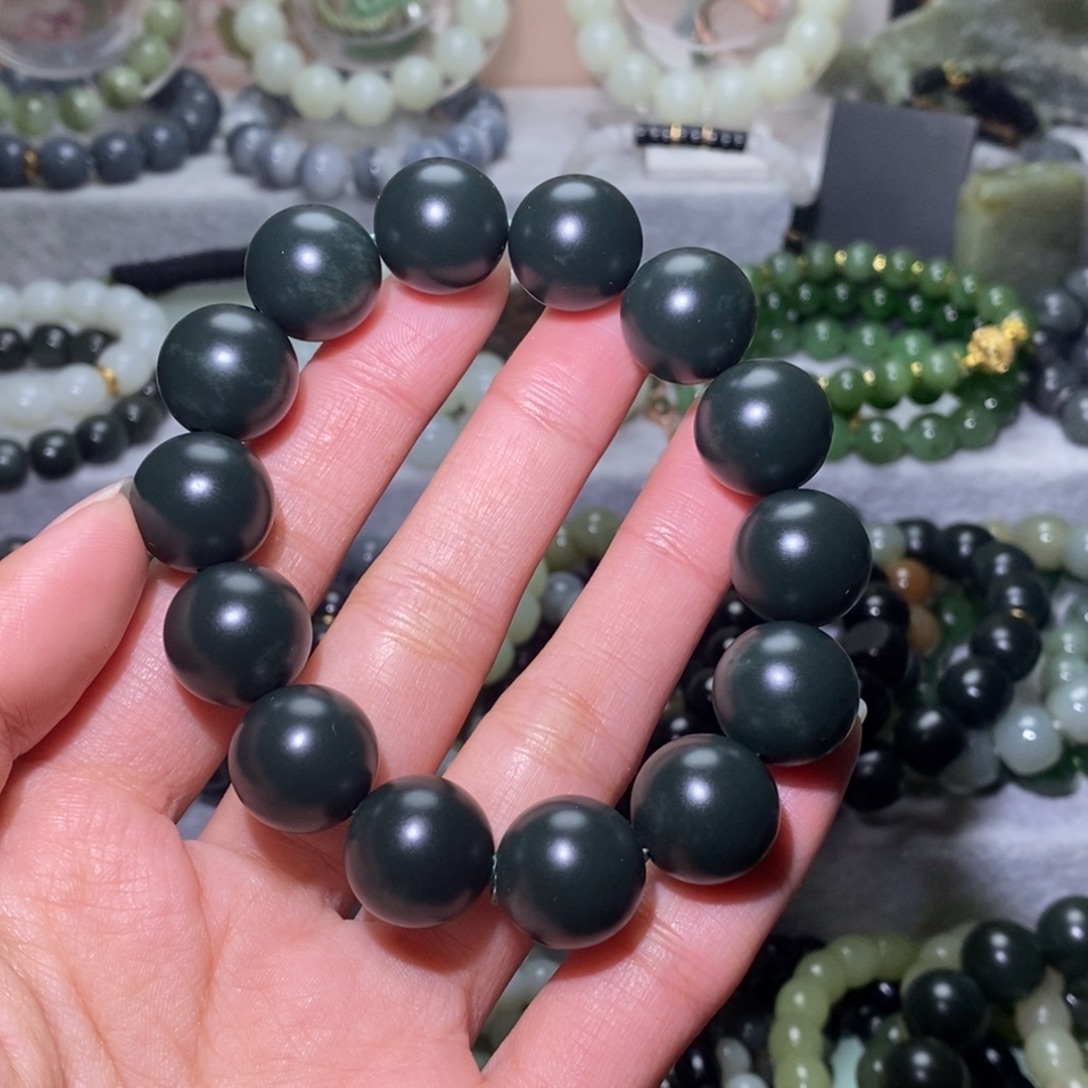 @***境和田玉未镶嵌手链