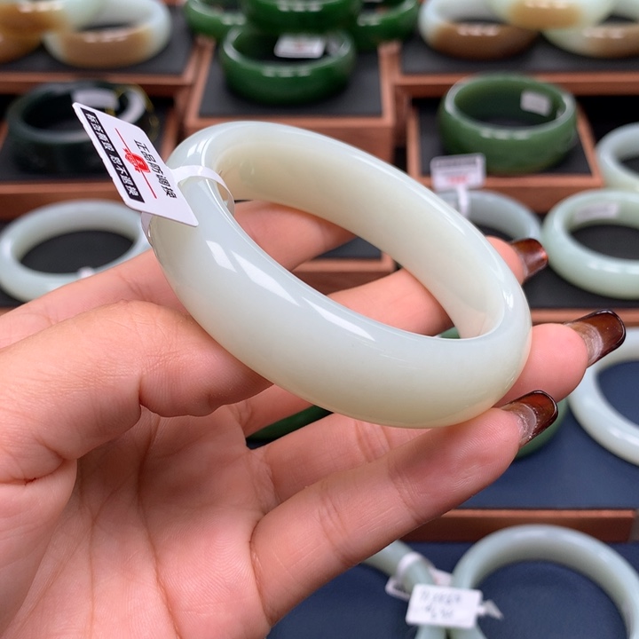 和田玉手镯未镶嵌C***y