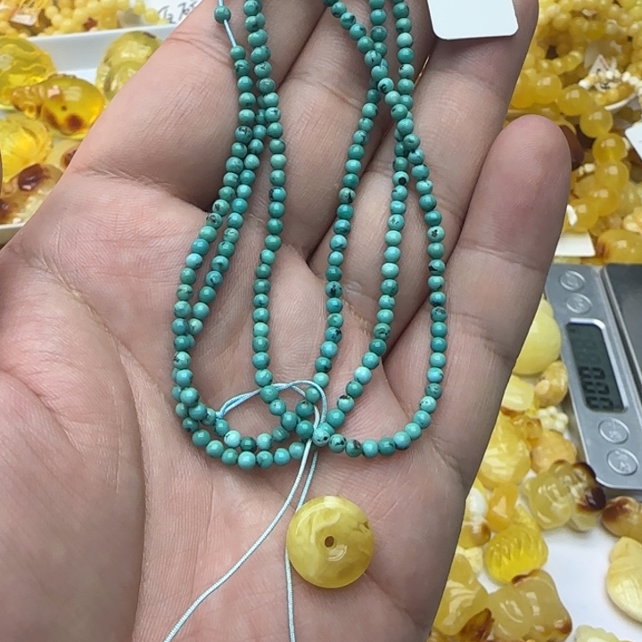 张***礼琥珀未镶嵌裸石套装一半