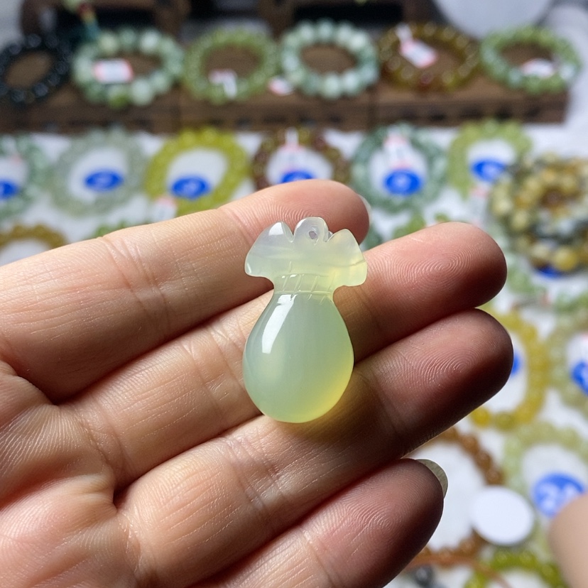 【闪购商品】蛇纹石玉手串未镶嵌