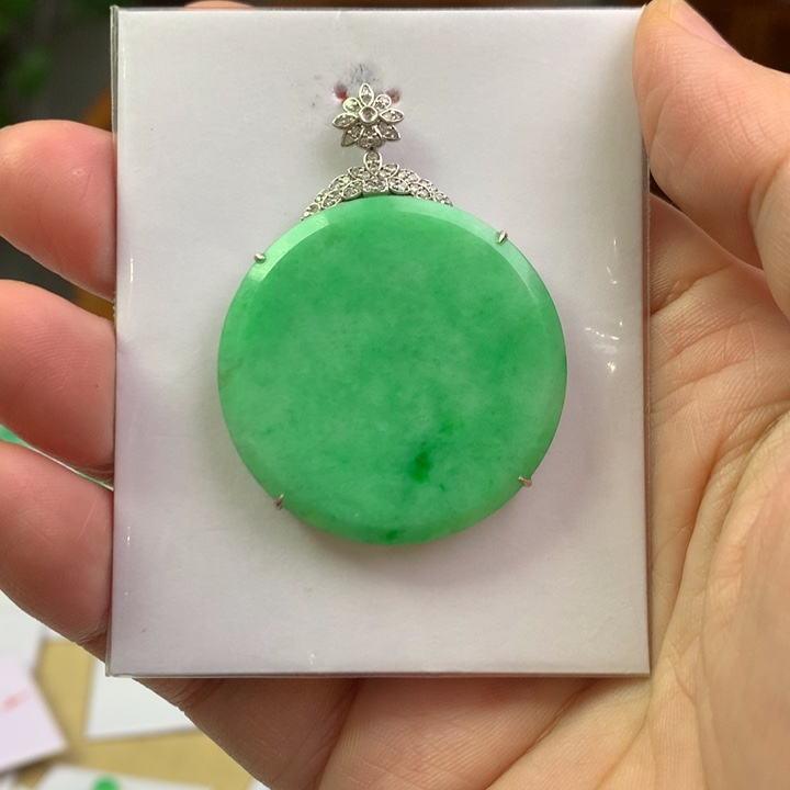 翡翠18K金镶嵌颈饰翡翠吊坠