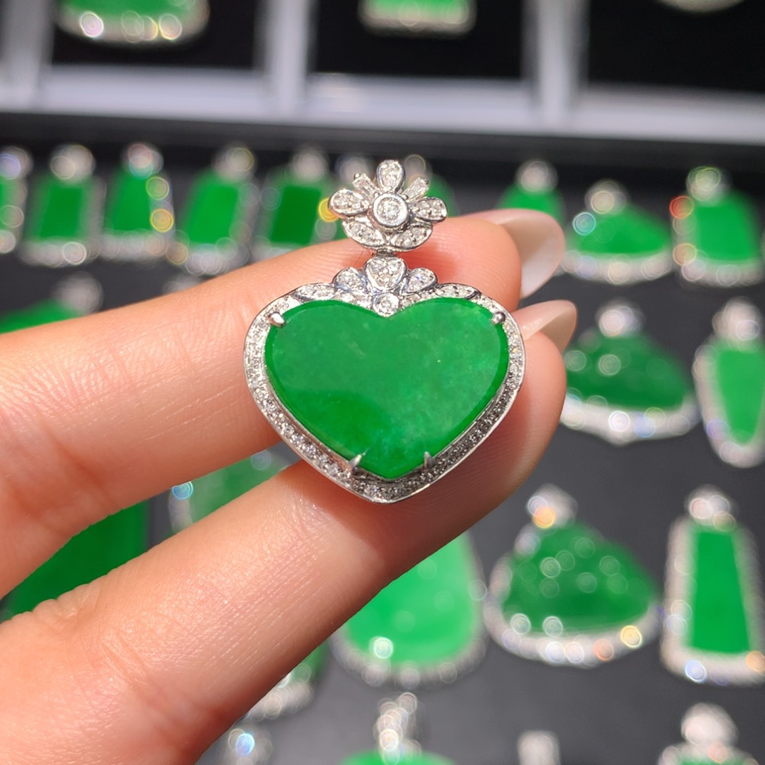 翡翠18K金镶嵌颈饰微*翡翠