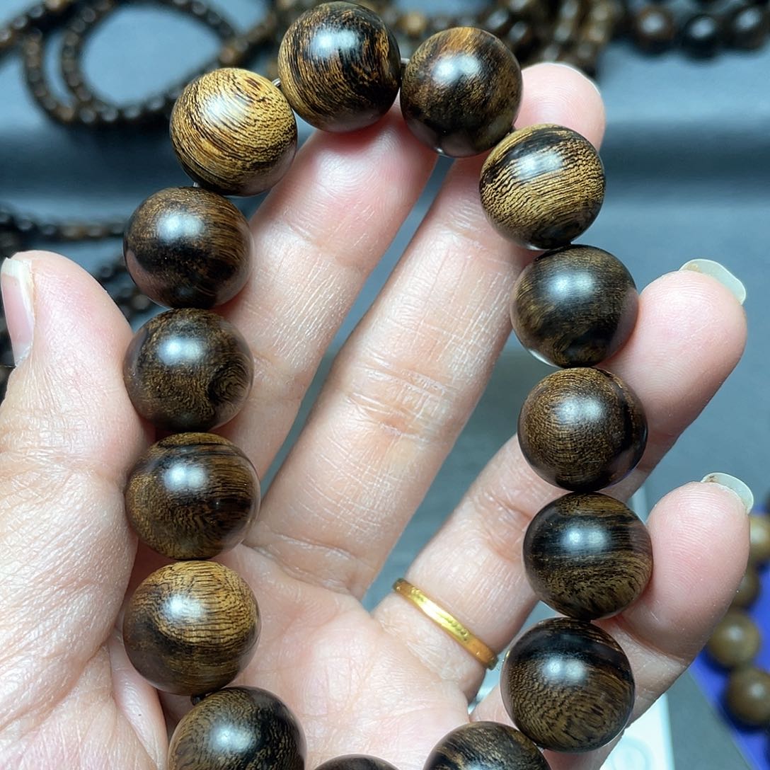 沉香手串白棋瘤疤1.4