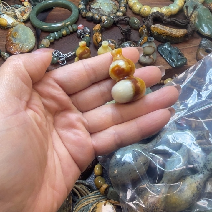 雷***️蛇纹石玉未镶嵌吊坠