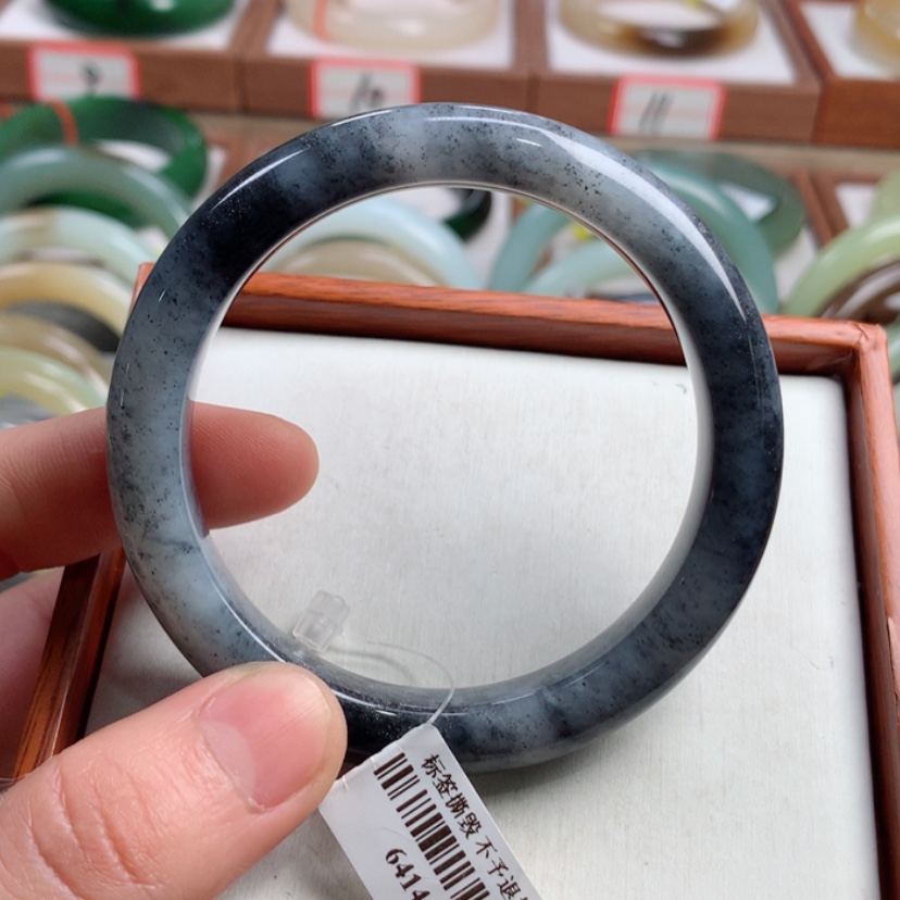 【闪购商品】和田玉手镯未镶嵌565