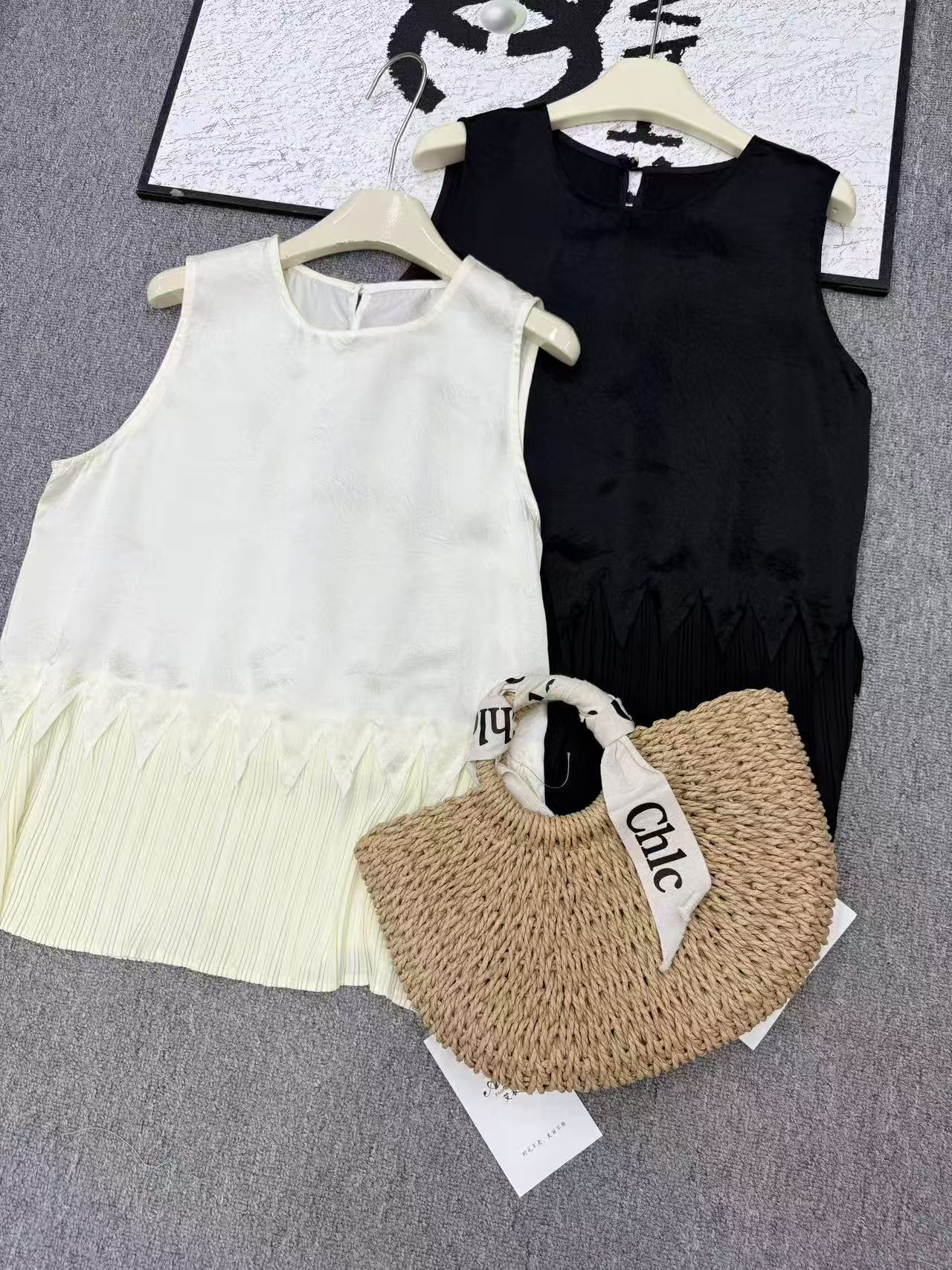 白色圆领无袖气质缎面小休闲衬衣以直播间过款扣号为准