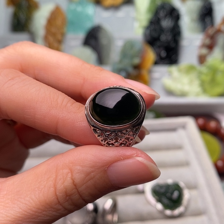 锦***阳蛇纹石玉未镶嵌颈饰