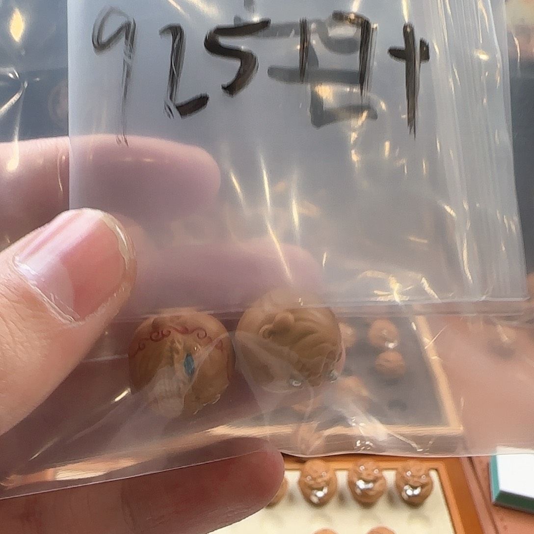 猴头核桃吊坠镶嵌两颗49.9