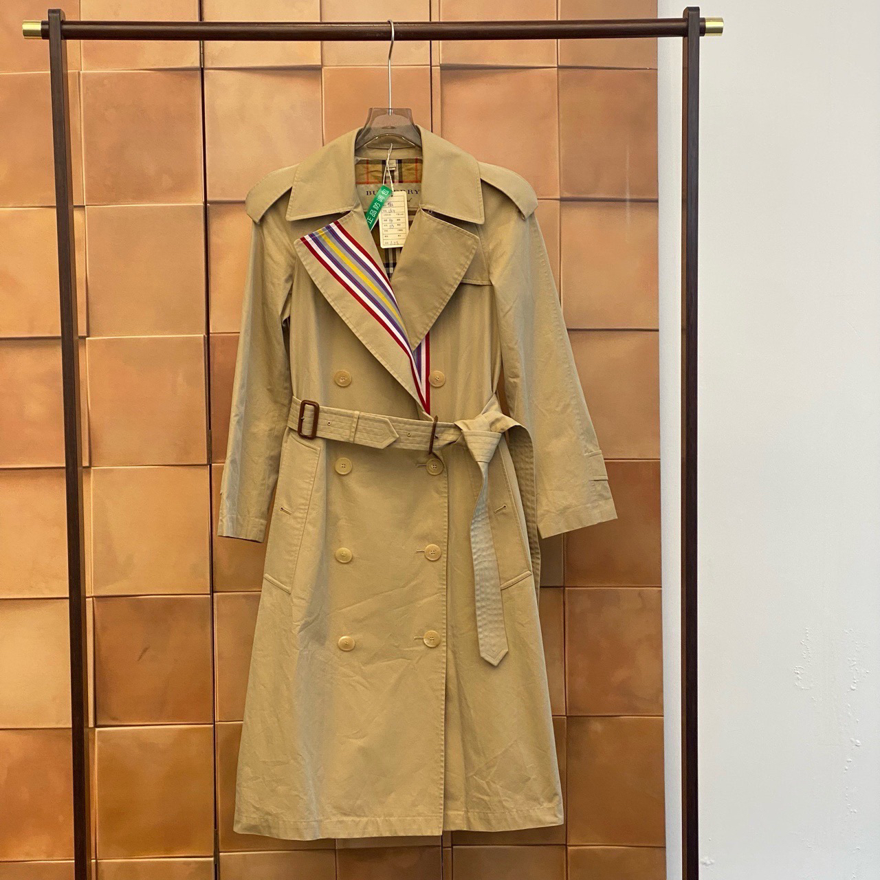 99新 BURBERRY/博柏利  爆款卡其色彩虹条纹内里风衣/uk6码/31365
