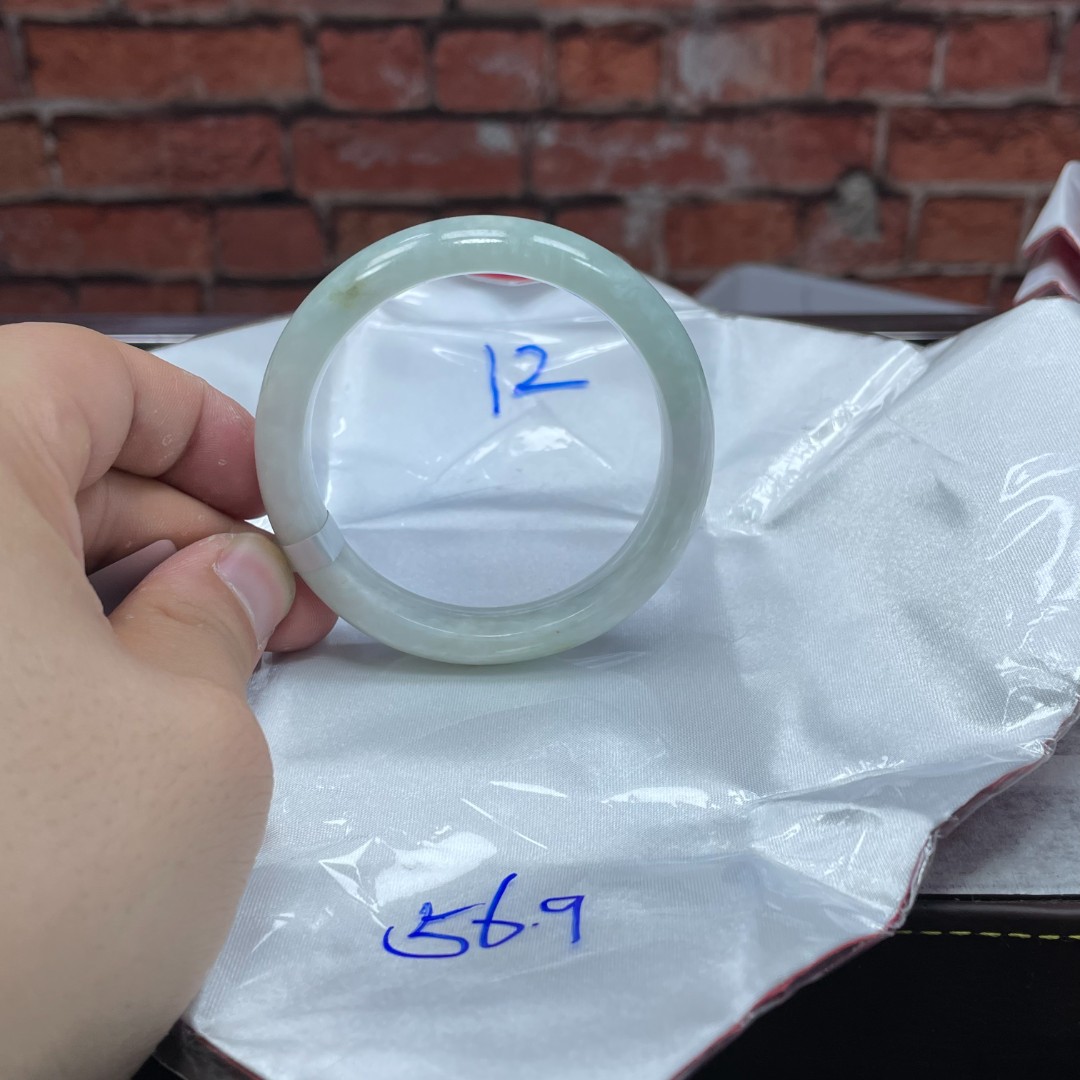 毛货手镯需精细抛光/12