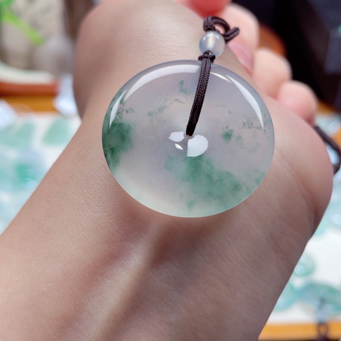 翡翠颈饰未镶嵌扣子