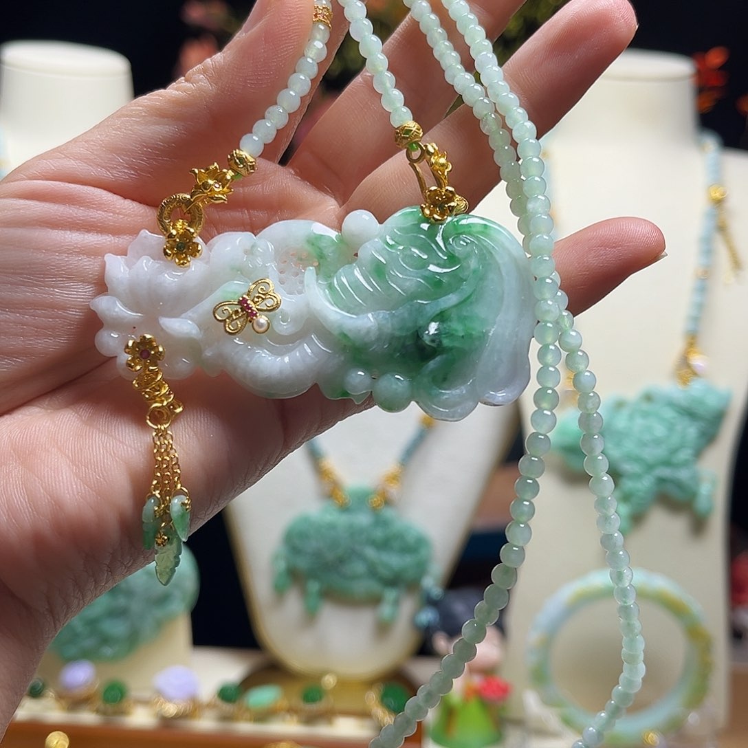 翡翠颈饰未镶嵌天然翡翠