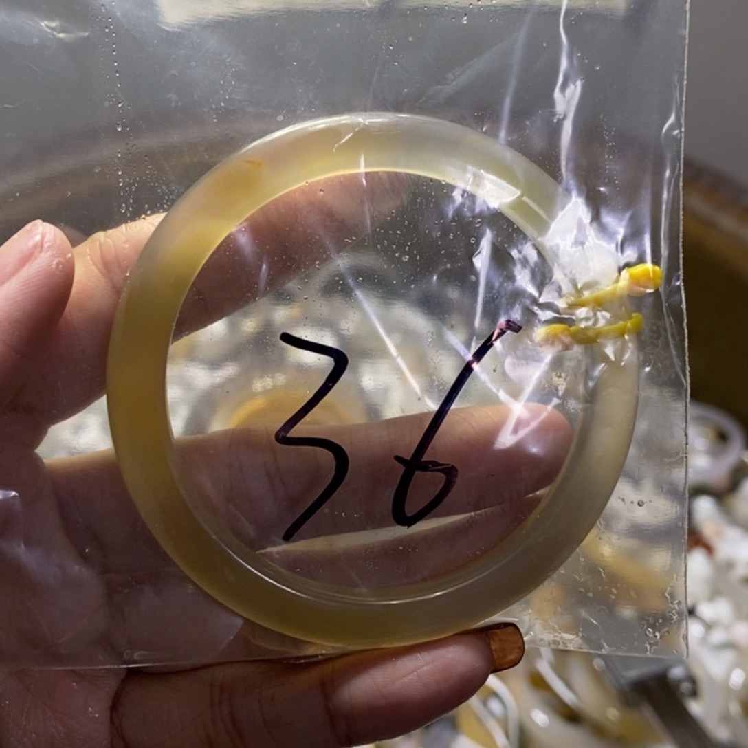 C***Y玛瑙/玉髓未镶嵌手镯36号