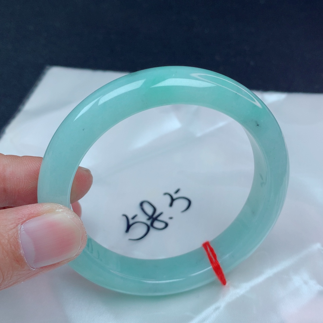 翡翠手镯未镶嵌翡翠手镯