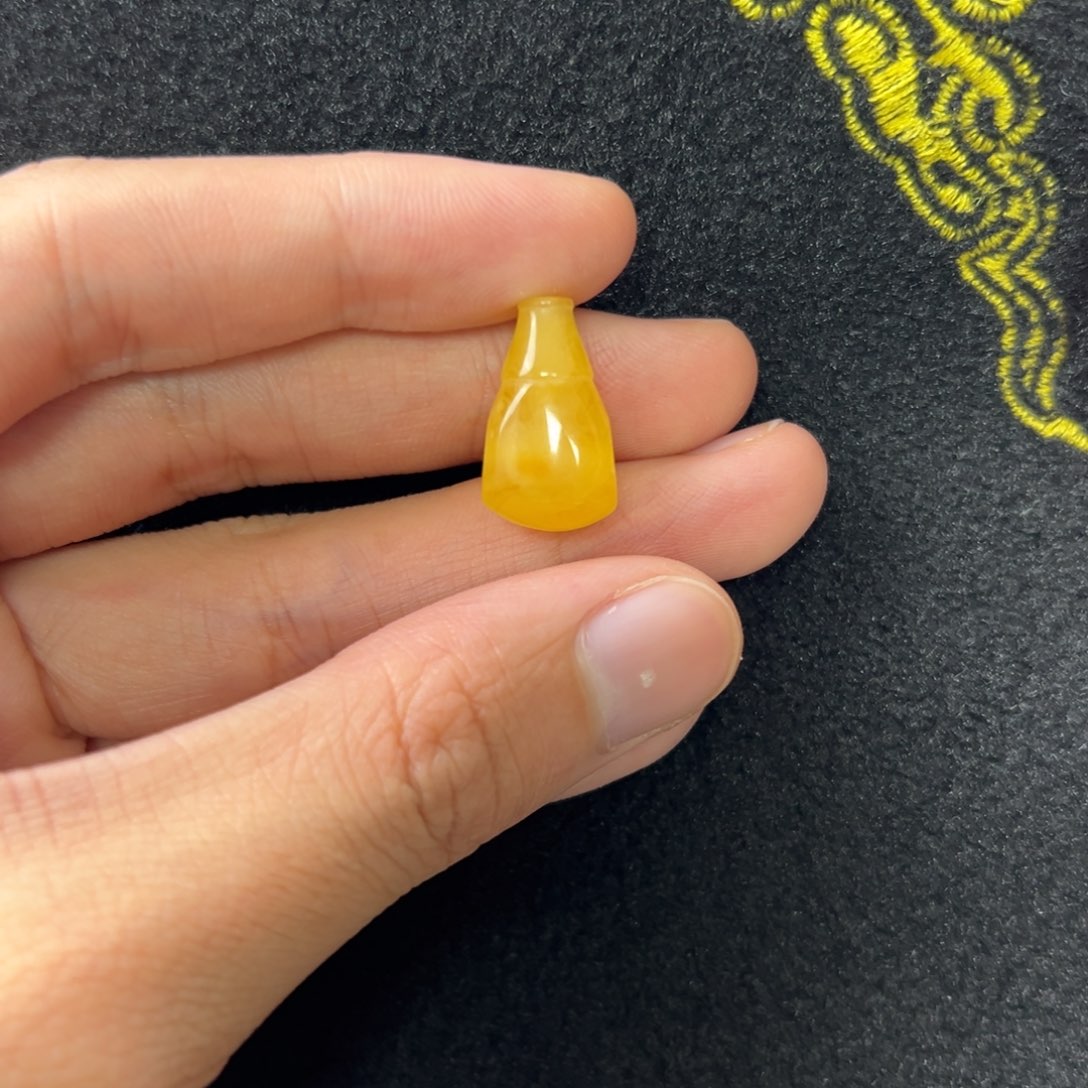 未镶嵌琥珀珠宝奇石