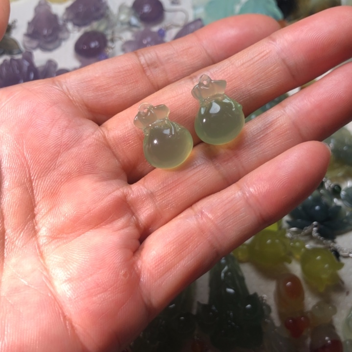 春***意蛇纹石玉未镶嵌耳坠