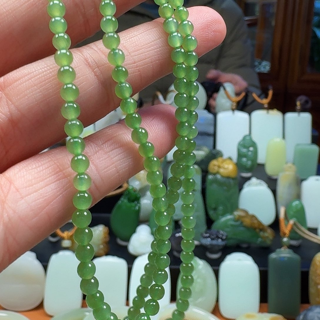 和田玉颈饰未镶嵌