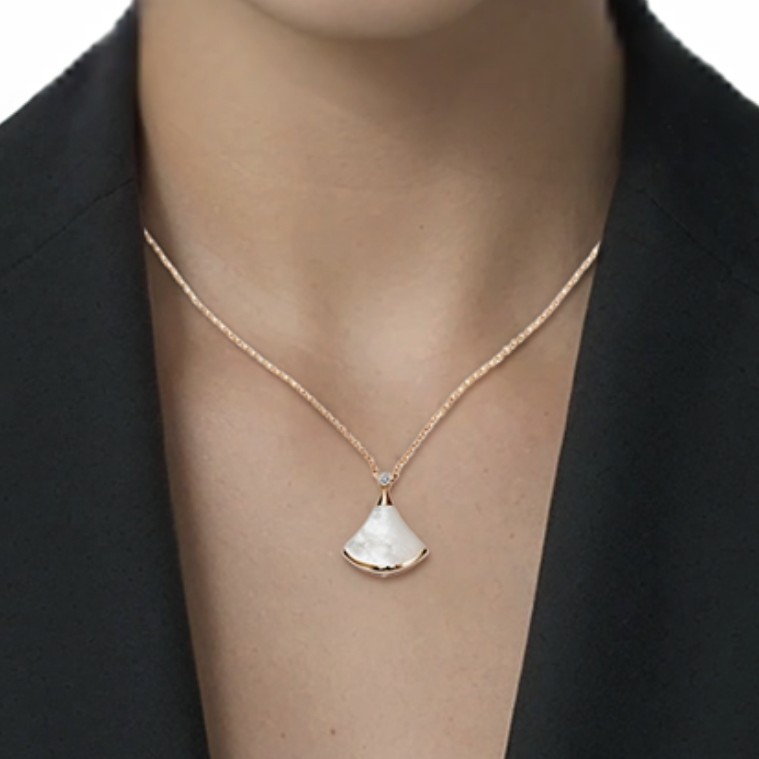 99新 BVLGARI/宝格丽 18k玫瑰金白贝母扇子项链 16230990
