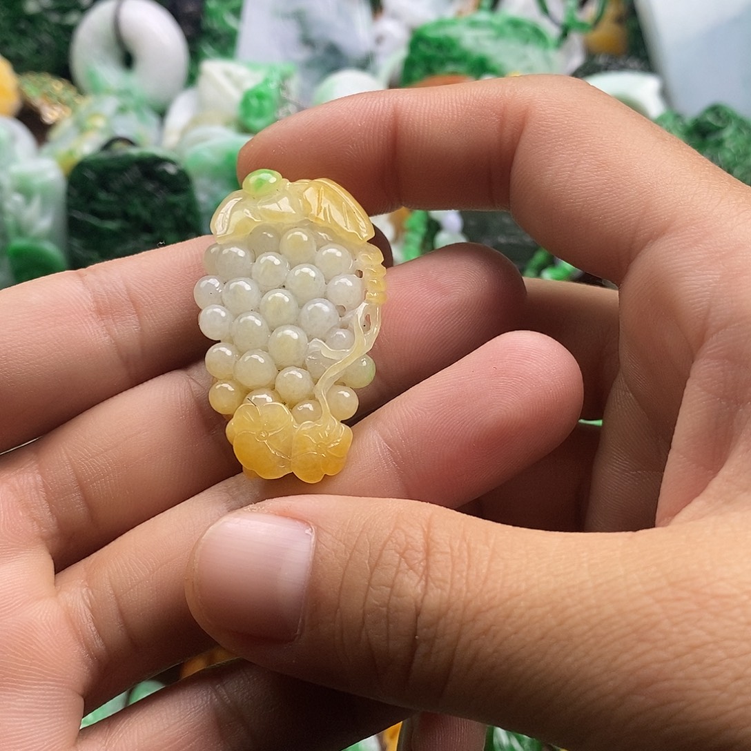 翡翠未镶嵌颈饰葡萄