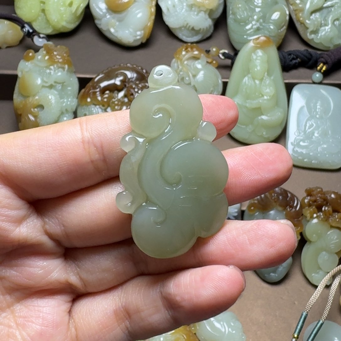 和田玉未镶嵌颈饰