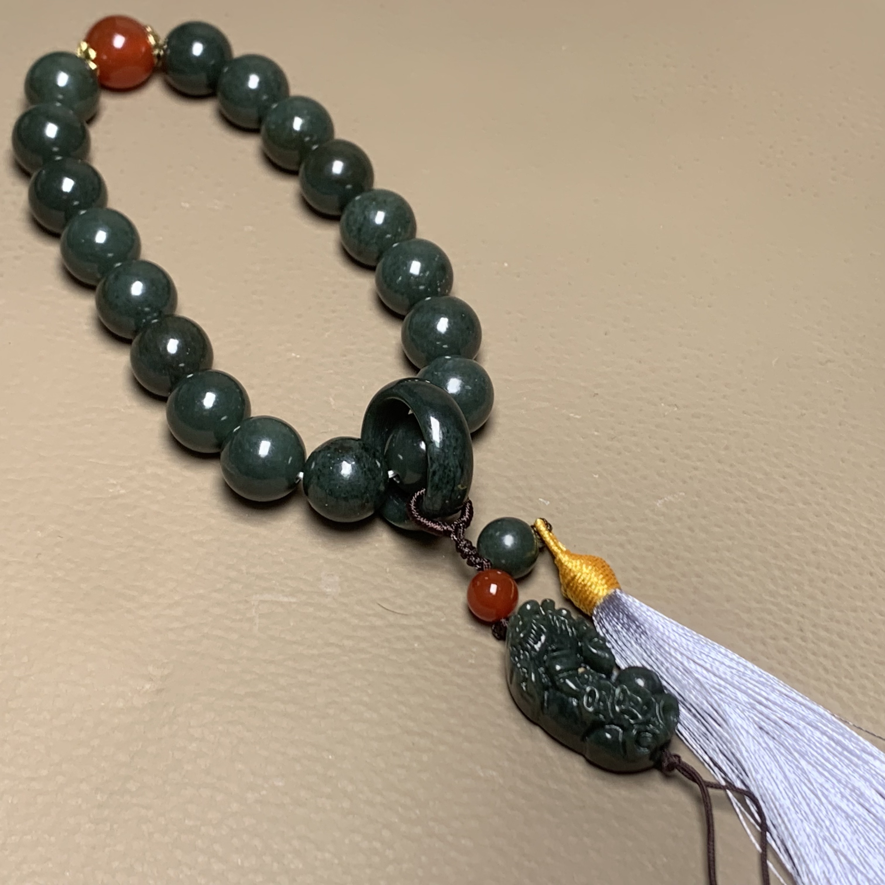 F629珠宝玉石精选和田玉手持