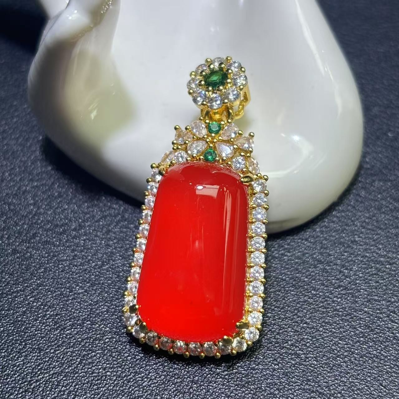 ST1628（玉夫人）三姑娘玛瑙红无事牌吊坠-配链-送礼佳品