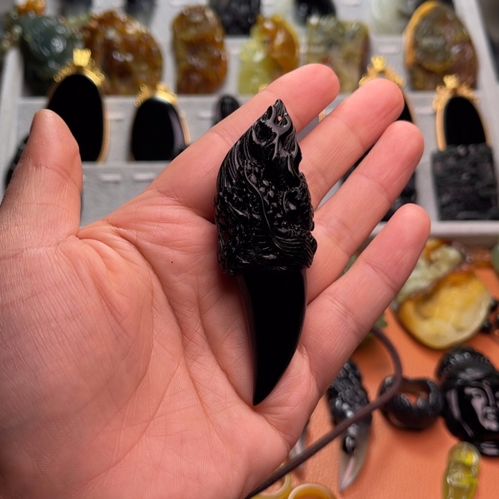 用***8蛇纹石玉未镶嵌颈饰