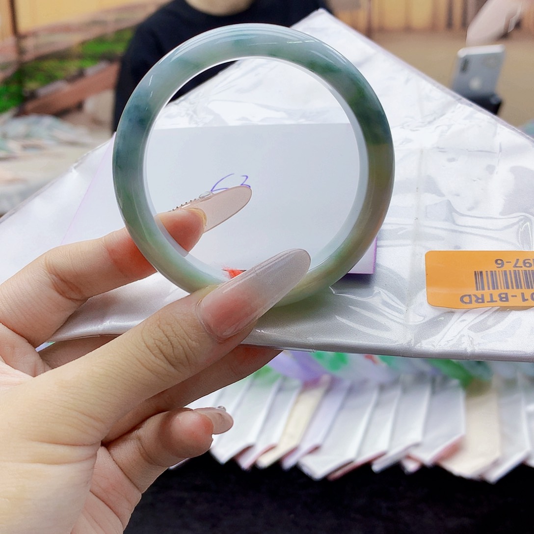 翡翠手镯未镶嵌678887788……..