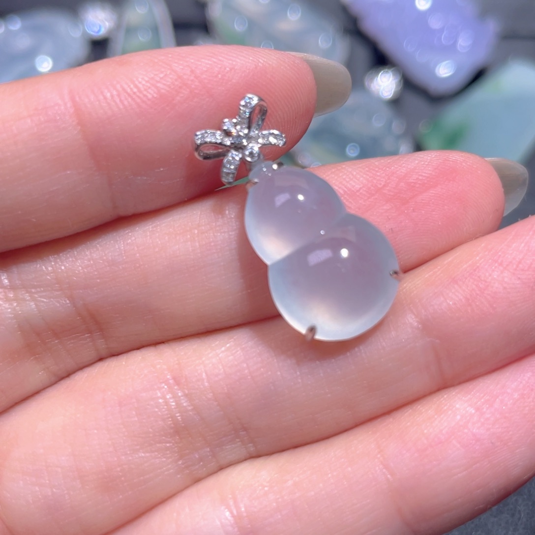 颈饰18K金镶嵌翡翠翡翠 