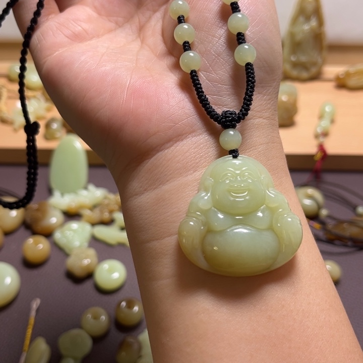 嘿****和田玉未镶嵌颈饰