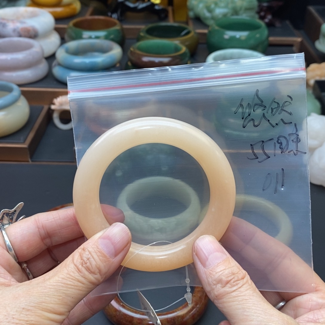 石英质玉手镯未镶嵌悠*?